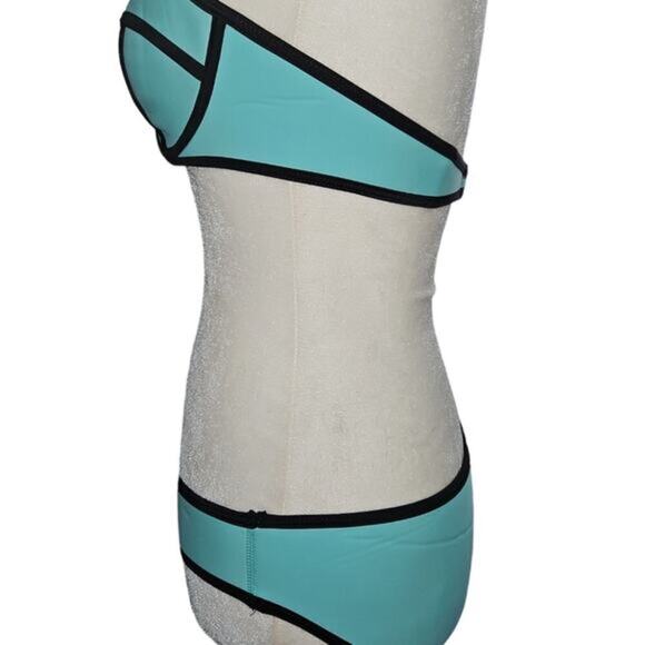 Triangl Swimsuit - Picture 4 of 10